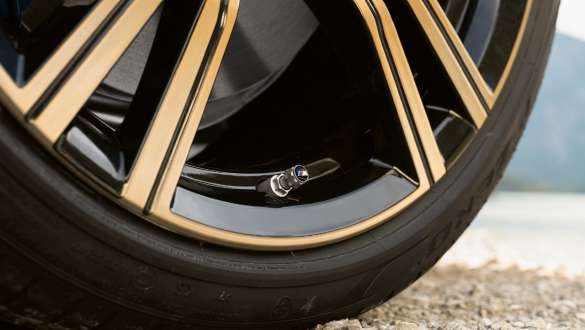 Kapturki wentyli BMW z logo M.